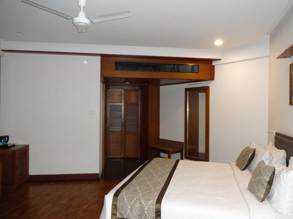 Keys Select By Lemon Tree Hotels, Malabar Gate, Kozhikode Exterior foto