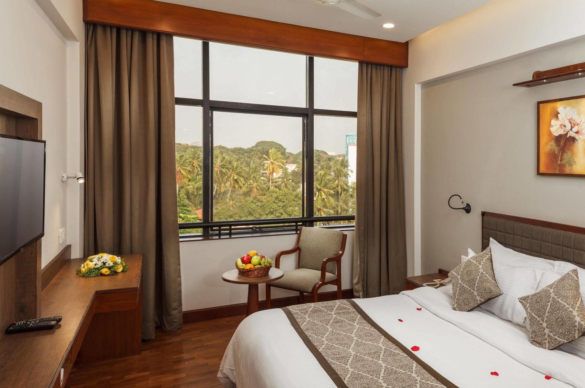 Keys Select By Lemon Tree Hotels, Malabar Gate, Kozhikode Exterior foto